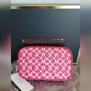 NWT Michael Kors Khai Small Logo Printed Sling Pack